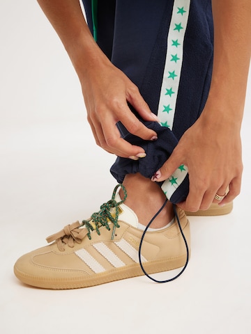Kamila Šikl Baggy Hose in Blau