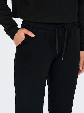 ONLY PLAY Tapered Sportbyxa i svart