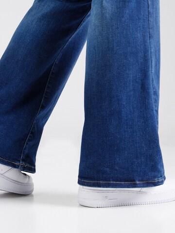 Tommy Jeans Curve - Flared Calças de ganga 'Sylvia' em azul