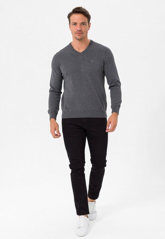 Jimmy Sanders Pullover in Grau