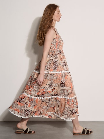 Robe d’été ' ' Apricot en rouge