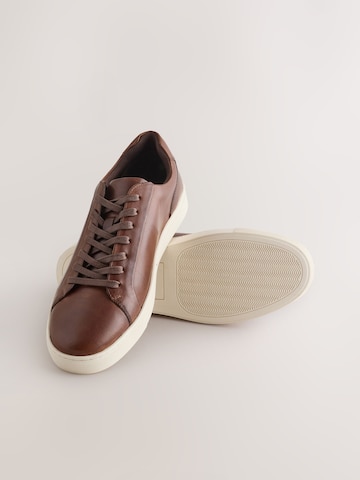 Next Sneaker in Braun