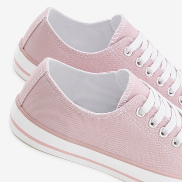 LASCANA Låg sneaker i rosa