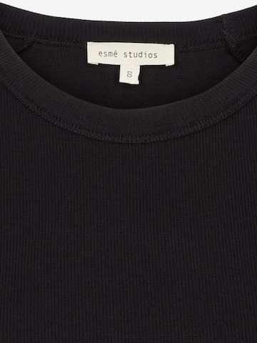 Esmé Studios - Camiseta 'ESBlossom SS O-neck Rib' en negro