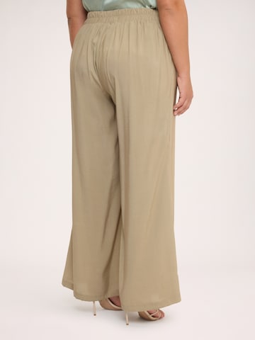 Flared Pantaloni di Fiorella Rubino in beige