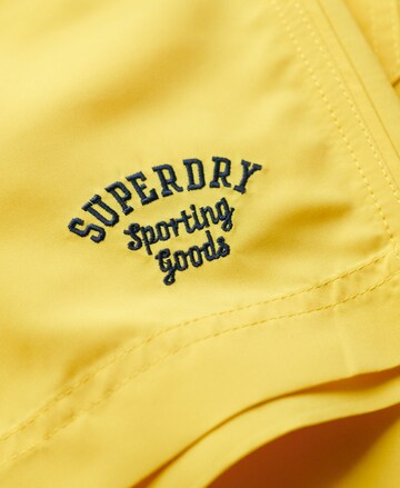 Shorts de bain Superdry en jaune