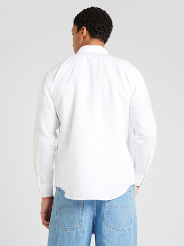 Coupe regular Chemise ESPRIT en blanc