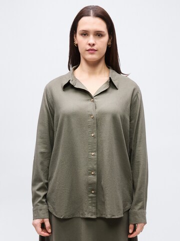 ONLY Carmakoma Blouse 'CARGOA' in Green: front