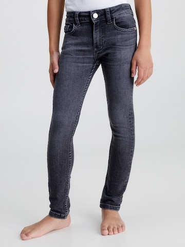 Calvin Klein Jeans Skinny Jeans in Schwarz: predná strana