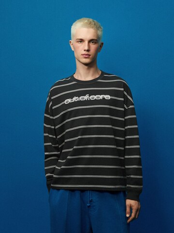 T-Shirt Bershka en noir : devant