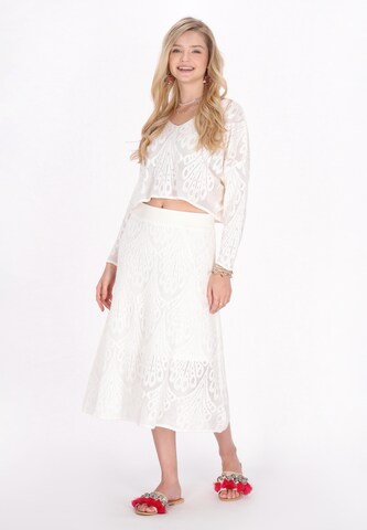 IZIA - Saia 'Fashion Look' em branco