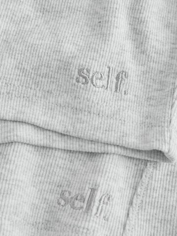 self. Shorty in Grau