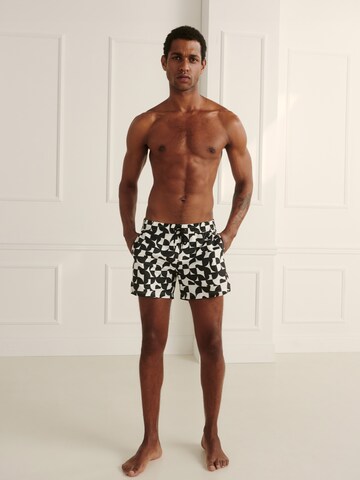 Guido Maria Kretschmer Men Badshorts 'Gabriel' i svart