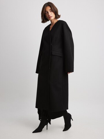 NA-KD Between-Seasons Coat in Black: front