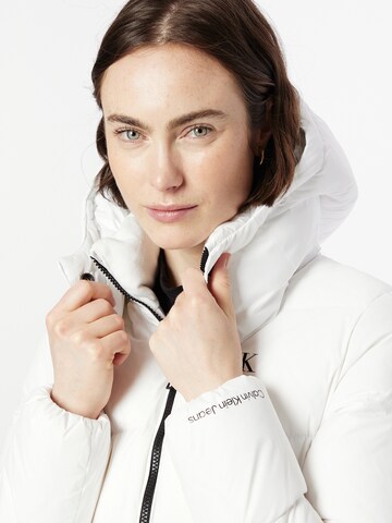 Calvin Klein Jeans - Chaqueta de invierno en blanco