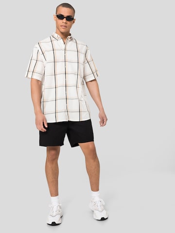 WEEKDAY - Ajuste regular Camisa 'Dameer' en beige