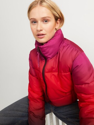 Veste mi-saison 'JXIRIS' JJXX en rouge