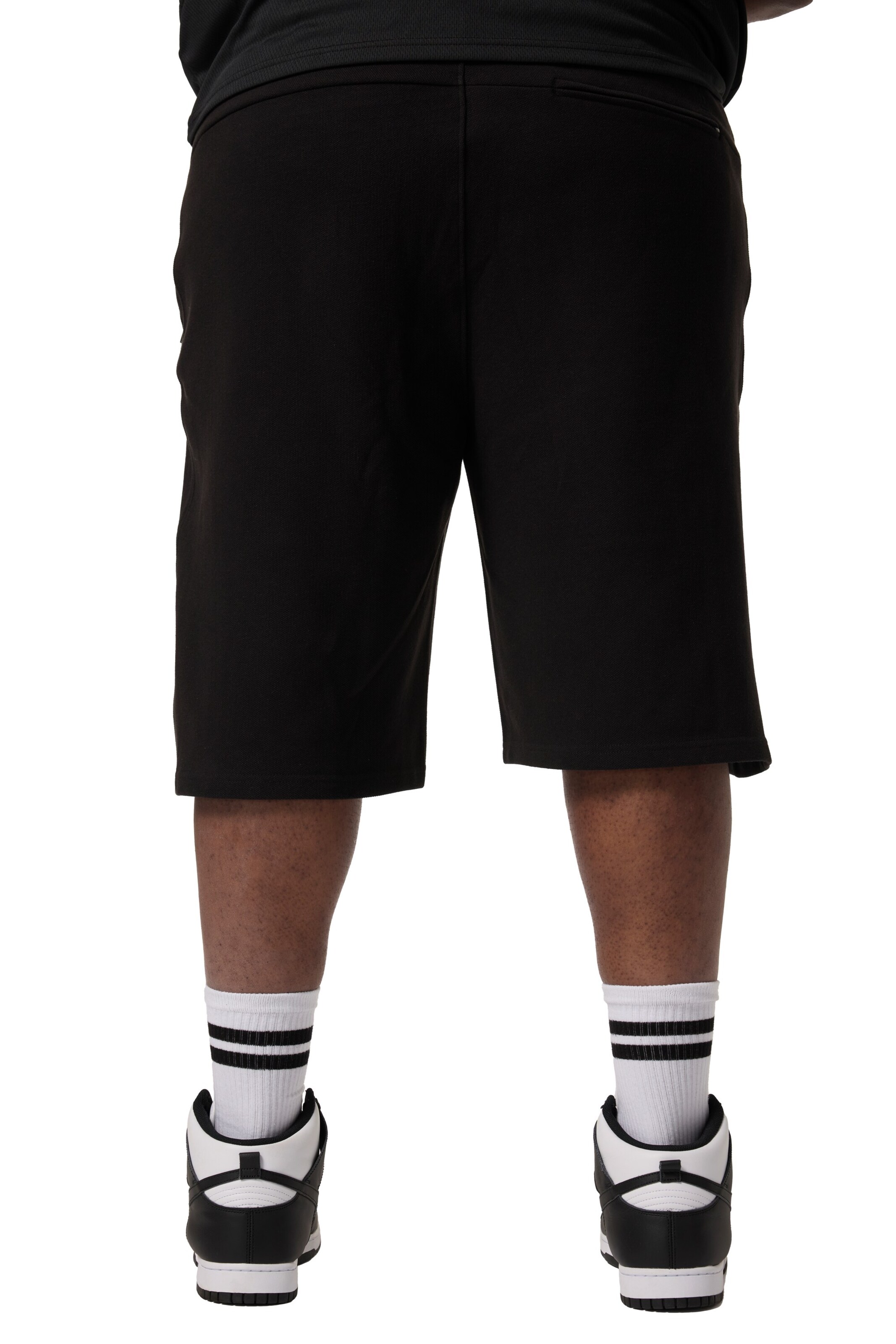 STHUGE Regular Trousers in Black