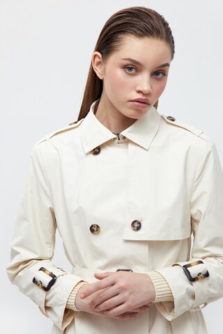 Finn Flare Trenchcoat in Beige