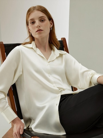 Lilysilk - Blusa en blanco