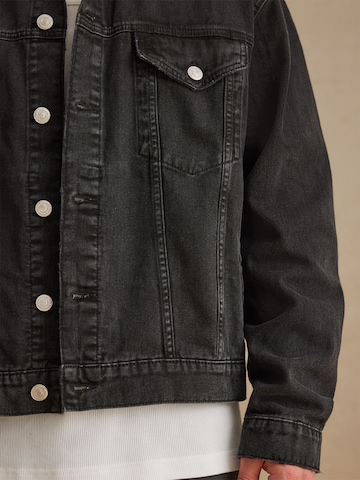 DAN FOX APPAREL Between-Season Jacket 'Jakob' in Black