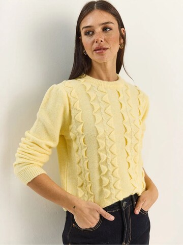 Bianco Lucci Sweater in Yellow