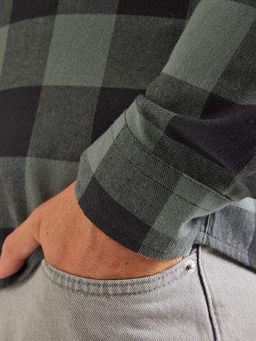Only & Sons Slim fit Button Up Shirt 'ONSGudmund' in Green