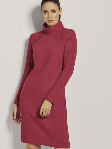 MADELEINE Gebreide jurk in Roze: voorkant