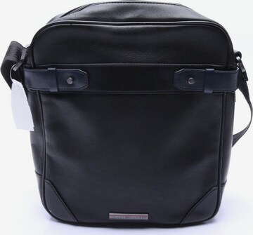 TOMMY HILFIGER Schultertasche / Umhängetasche One Size in Schwarz: predná strana