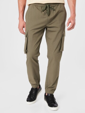 ABOUT YOU Tapered Cargo trousers 'Mailo' in Green: front
