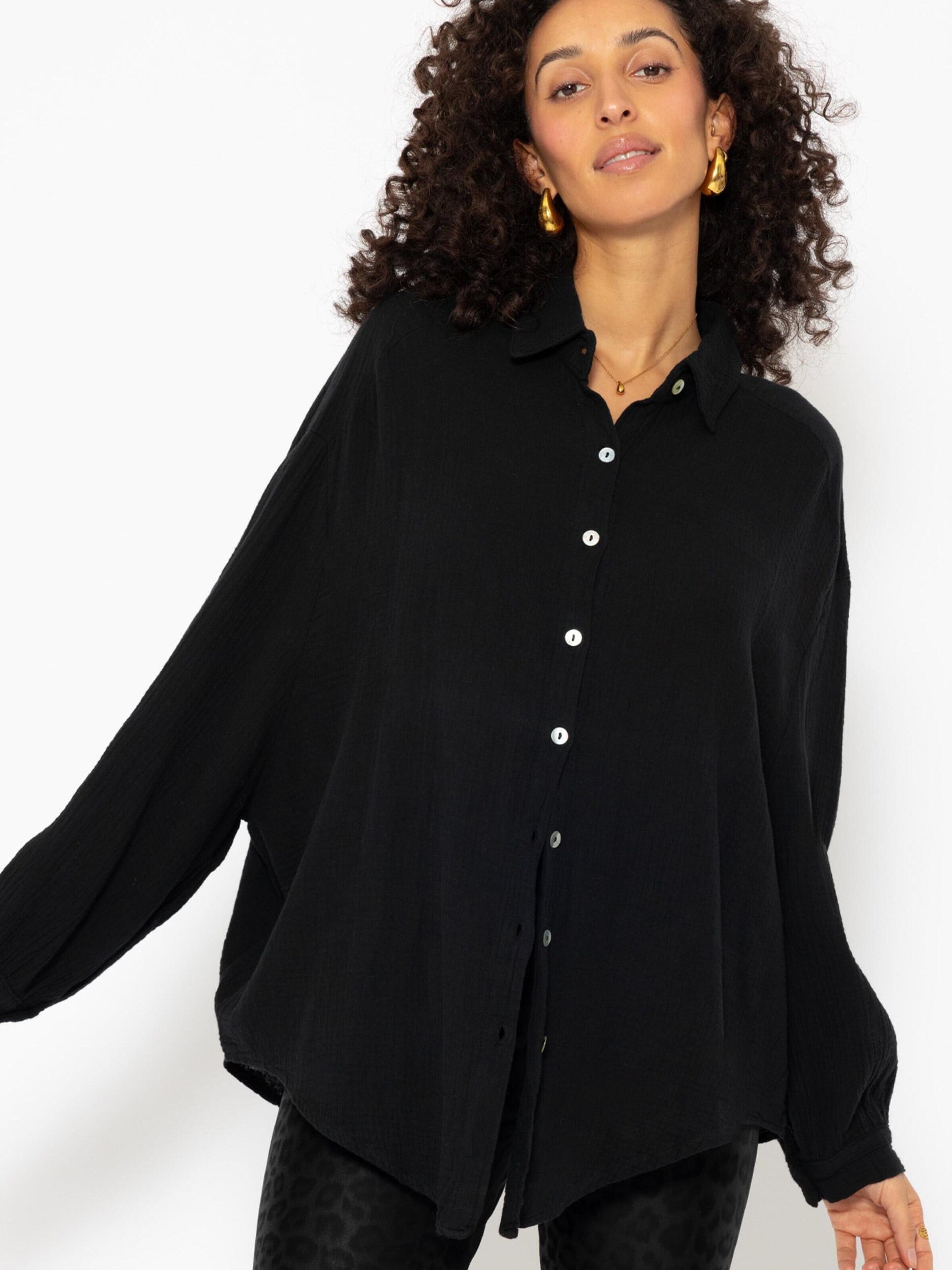 SASSYCLASSY Blouse 'kürzere Variante' in Black