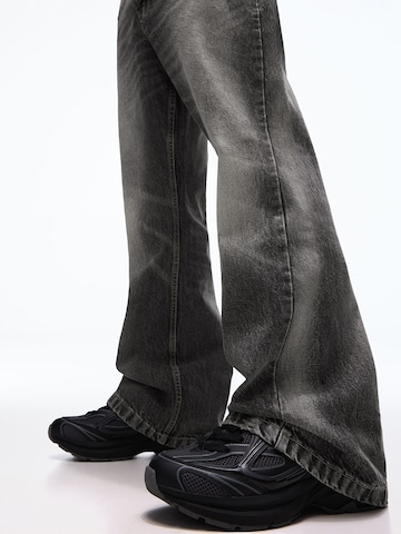 Bershka Flared Jeans in Grey