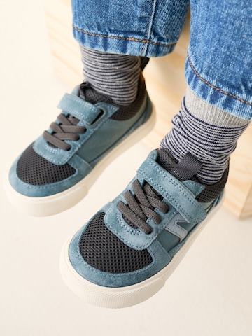 Baskets Next en bleu