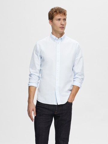 Coupe slim Chemise 'Rick' SELECTED HOMME en bleu : devant