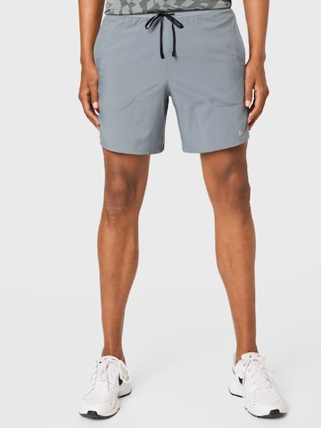 Regular Pantalon de sport 'STRIDE' NIKE en gris : devant