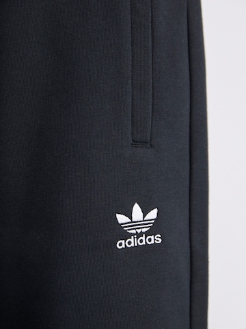 ADIDAS ORIGINALS Свободный крой Штаны 'Trefoil Essentials' в Черный