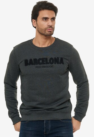 Redbridge Sweatshirt in Grijs: voorkant