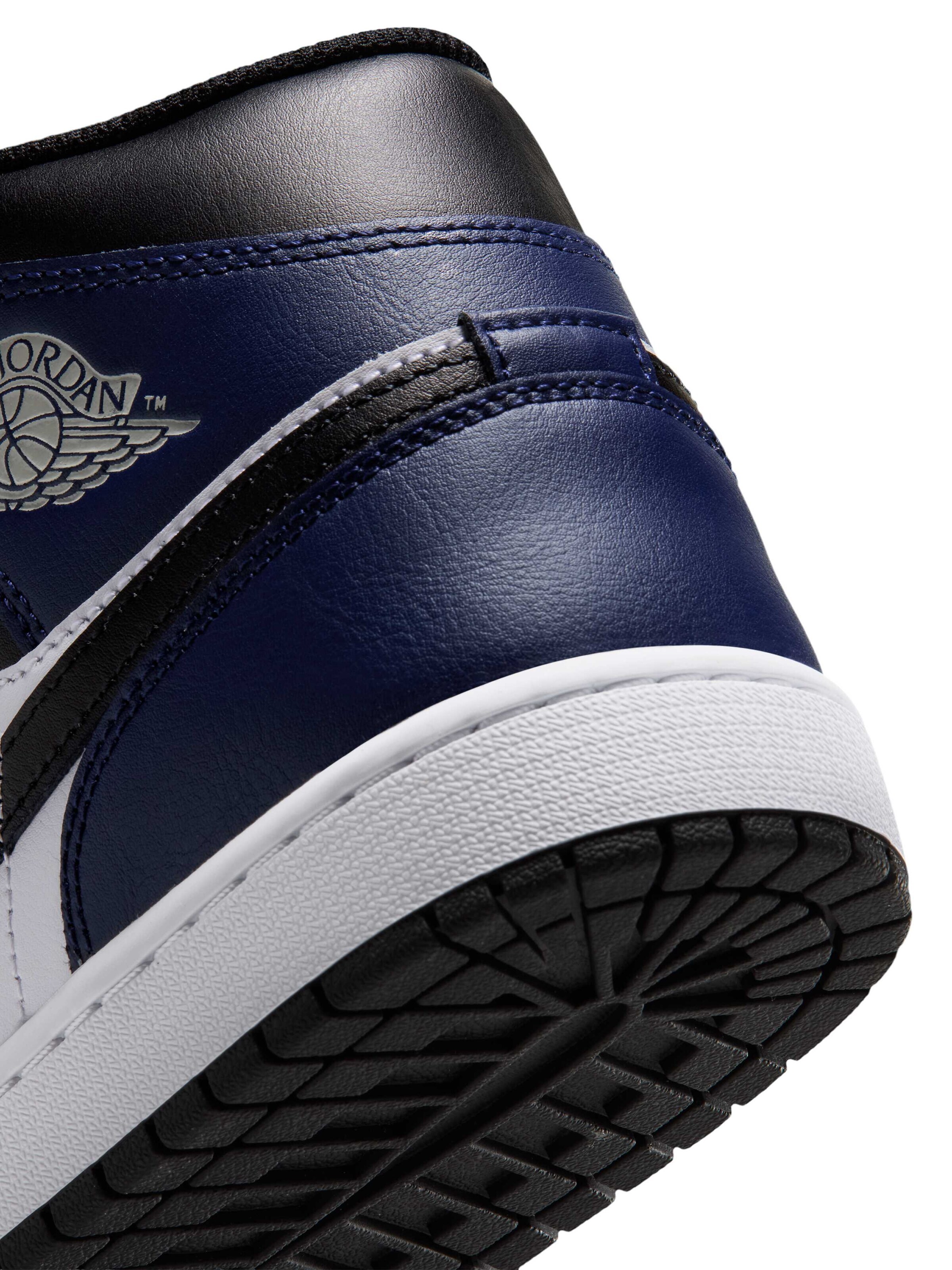 NIKE Športni čevelj 'Air Jordan 1' | bela barva
