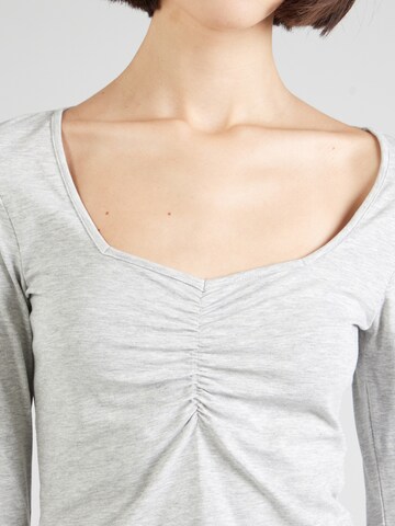 ABOUT YOU Shirt 'Gwen' in Grey