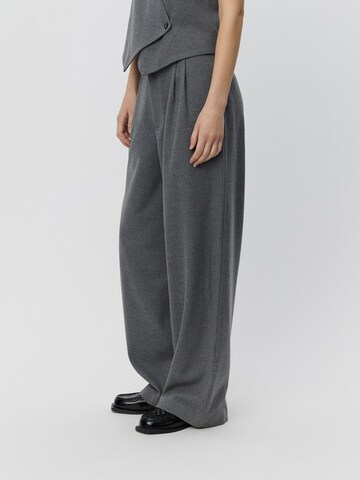 Sofie Schnoor - Loosefit Pantalón plisado 'ROSALIND' en gris: frente