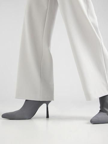 Loosefit Pantaloni 'Her' di VILA in grigio