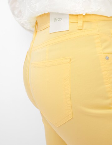 Regular Pantalon BRAX en jaune