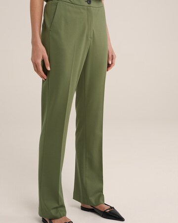 WE Fashion Boot cut Pleated Pants in Green: front