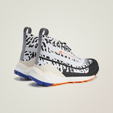 ADIDAS BY STELLA MCCARTNEY Boots 'Free Hiker' σε λευκό