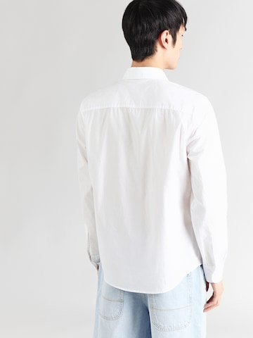 Coupe slim Chemise business 'Style Canton' MUSTANG en blanc