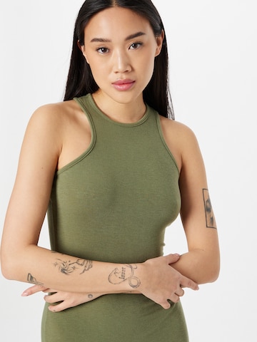 Rochie de la Nasty Gal pe verde