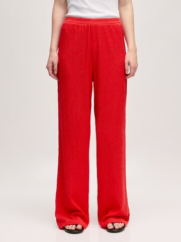 EDITED Loosefit Broek 'Isobel' in Rood: voorkant