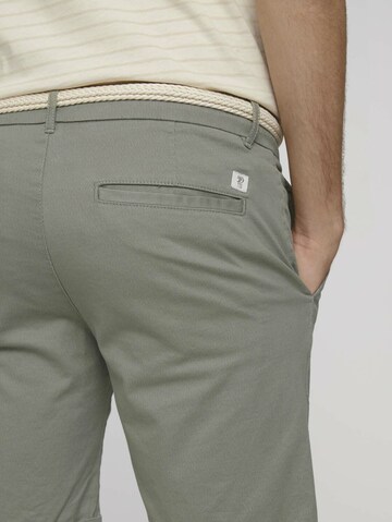 Regular Pantaloni eleganți de la TOM TAILOR DENIM pe verde
