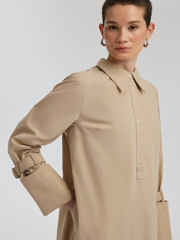 Touche Prive Kleid‌‌‌‌‌‌‌‌‌ in Beige