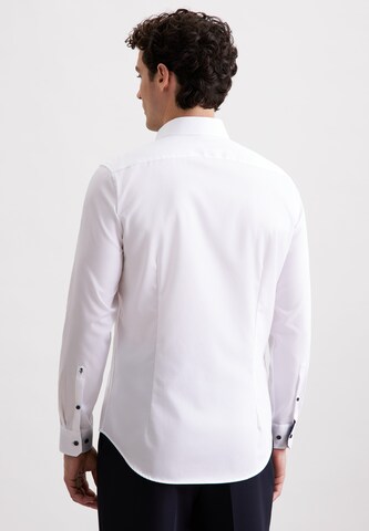 Coupe slim Chemise business 'Schwarze Rose' SEIDENSTICKER en blanc
